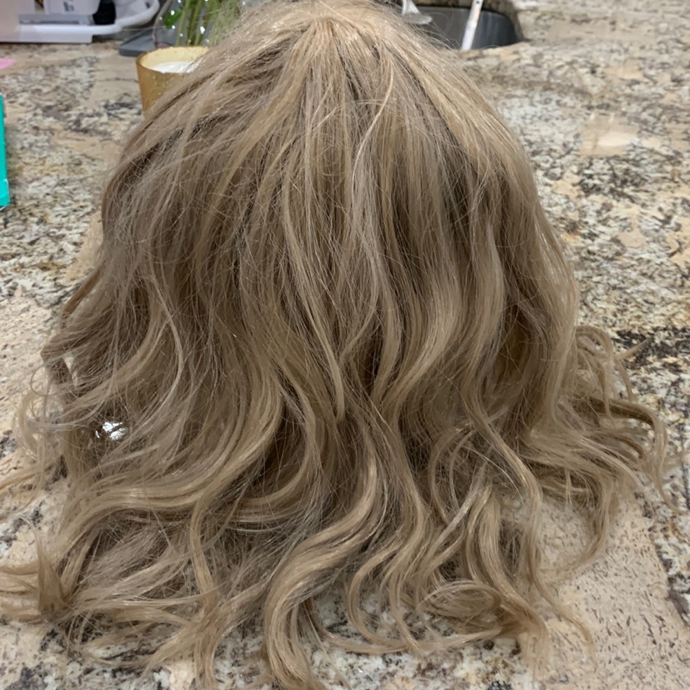Woman wig - Picture 2 of 8